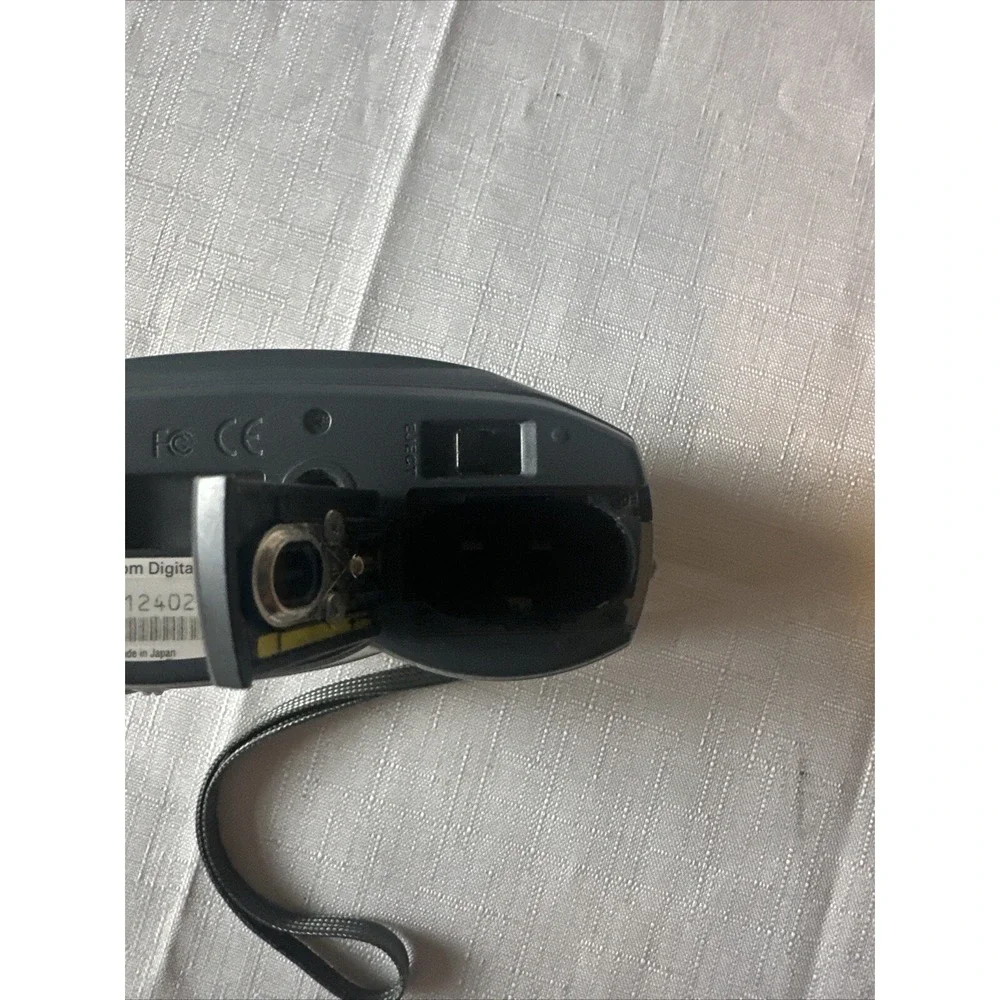 Kodak EasyShare DX3600 2.2MP Digital Camera - Silver Untested. No‎ battery